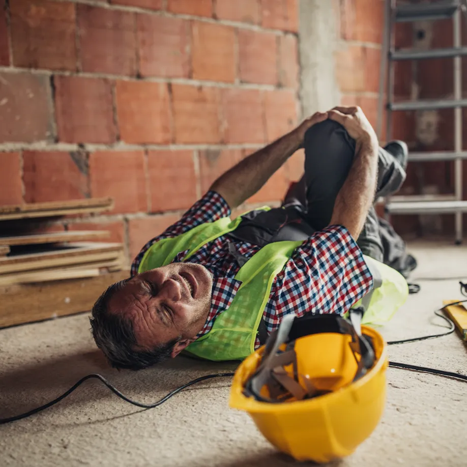 Temporary disability benefits, image of construction working holding knee on ground, Disparti Law Group Accident & Injury Lawyers