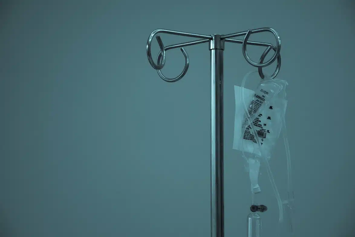 Delayed treatment, imagge of iv drip in dark room