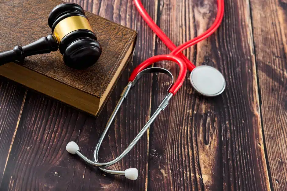 Medical Malpractice Lawyer, image of gavel next to stethoscope.