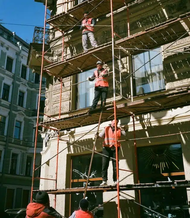 Prevent Scaffolding Accidents, image of construction workers on scaffolding on side of building